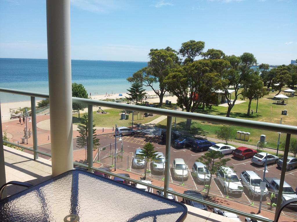 Boardwalk By The Beach Rockingham Exterior foto